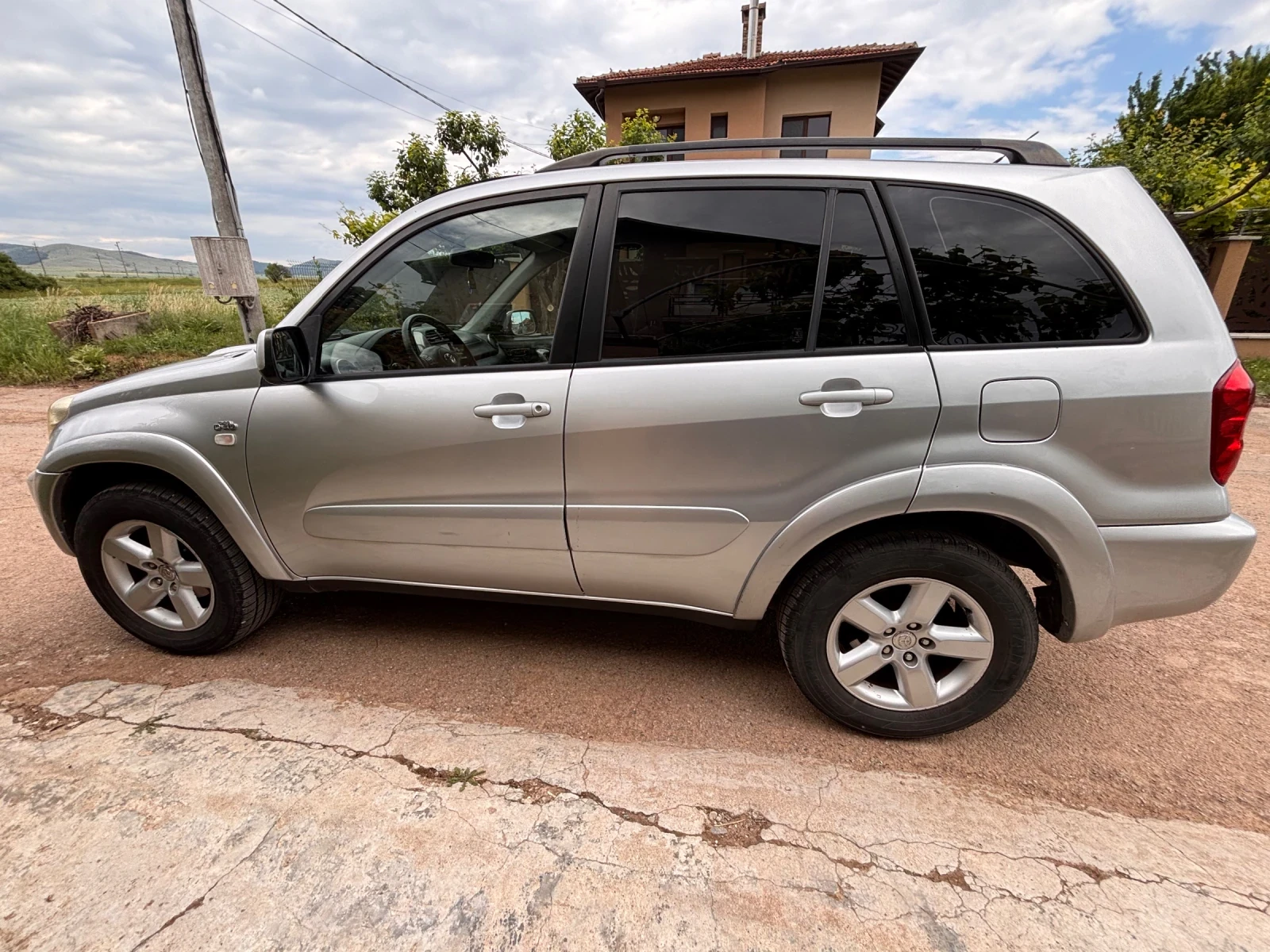 Toyota Rav4 2.0 D-4D, снимка 4 - Автомобили и джипове - 54809162