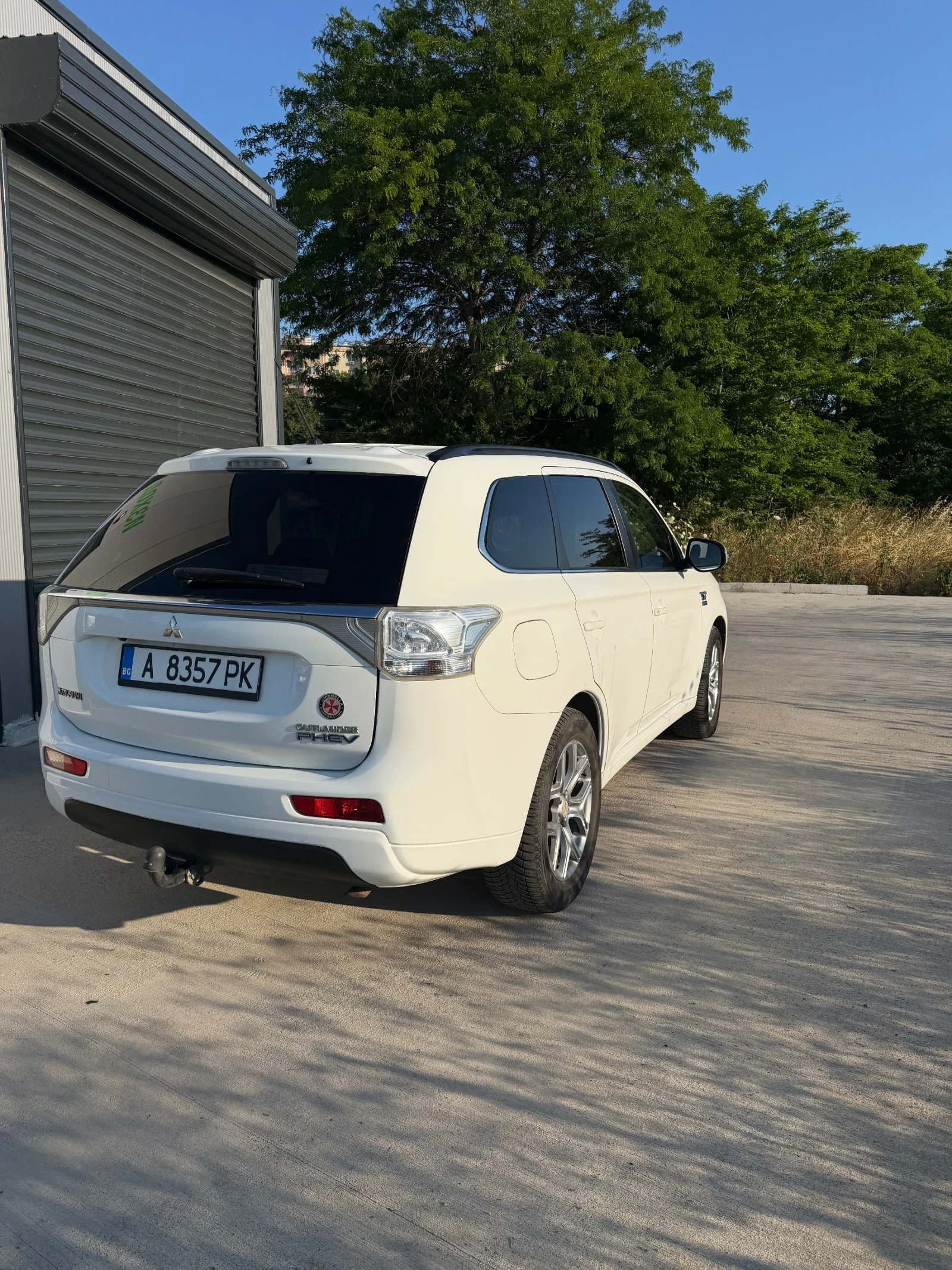 Mitsubishi Outlander 2.0 Plug-in Hybrid , снимка 4 - Автомобили и джипове - 55063545