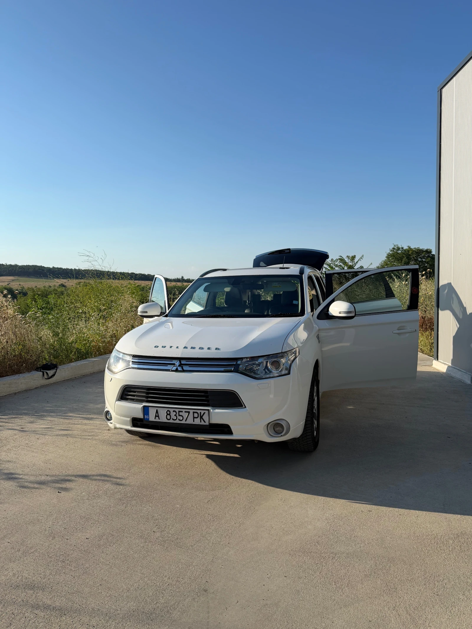 Mitsubishi Outlander 2.0 Plug-in Hybrid , снимка 6 - Автомобили и джипове - 55063545