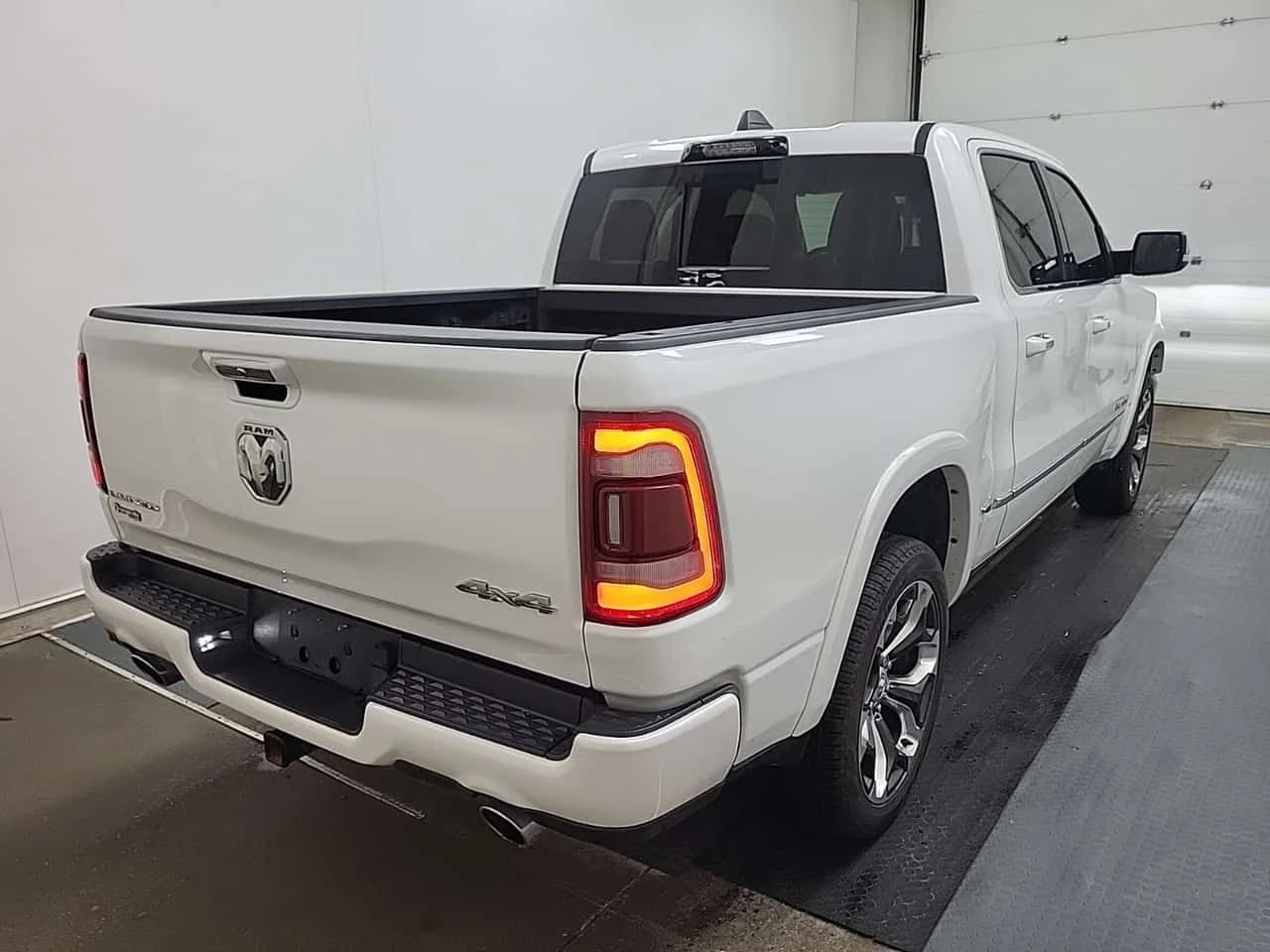 Dodge RAM 1500 * LIMITED CREW CAB SHORT BED * CARFAX * , снимка 3 - Автомобили и джипове - 55610675