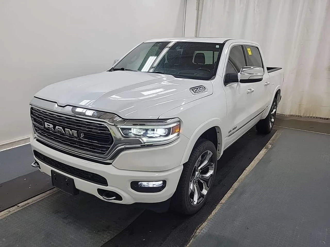 Dodge RAM 1500 * LIMITED CREW CAB SHORT BED * CARFAX * 