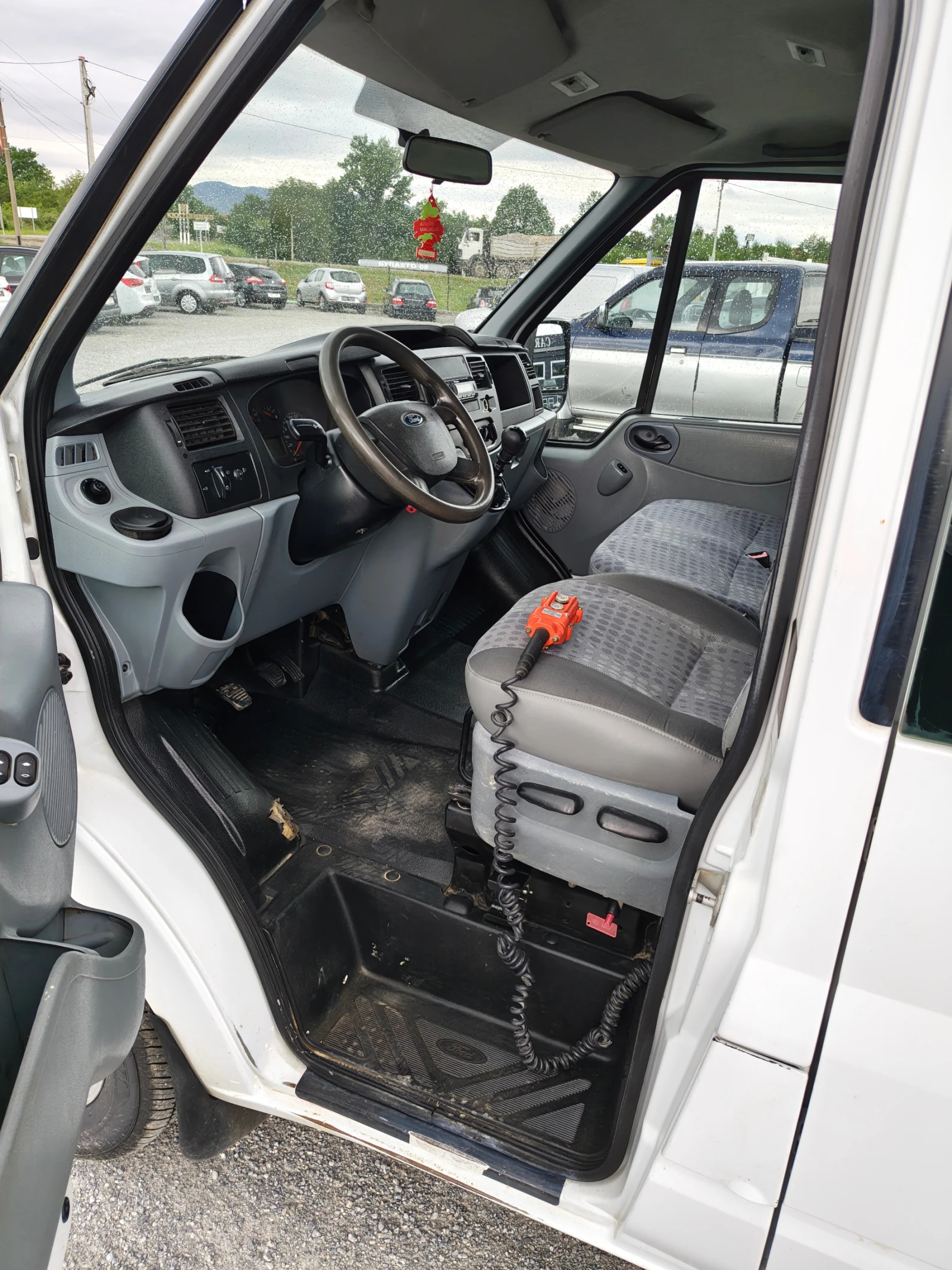 Ford Transit 2.5 дизел, снимка 13 - Бусове и автобуси - 54639824