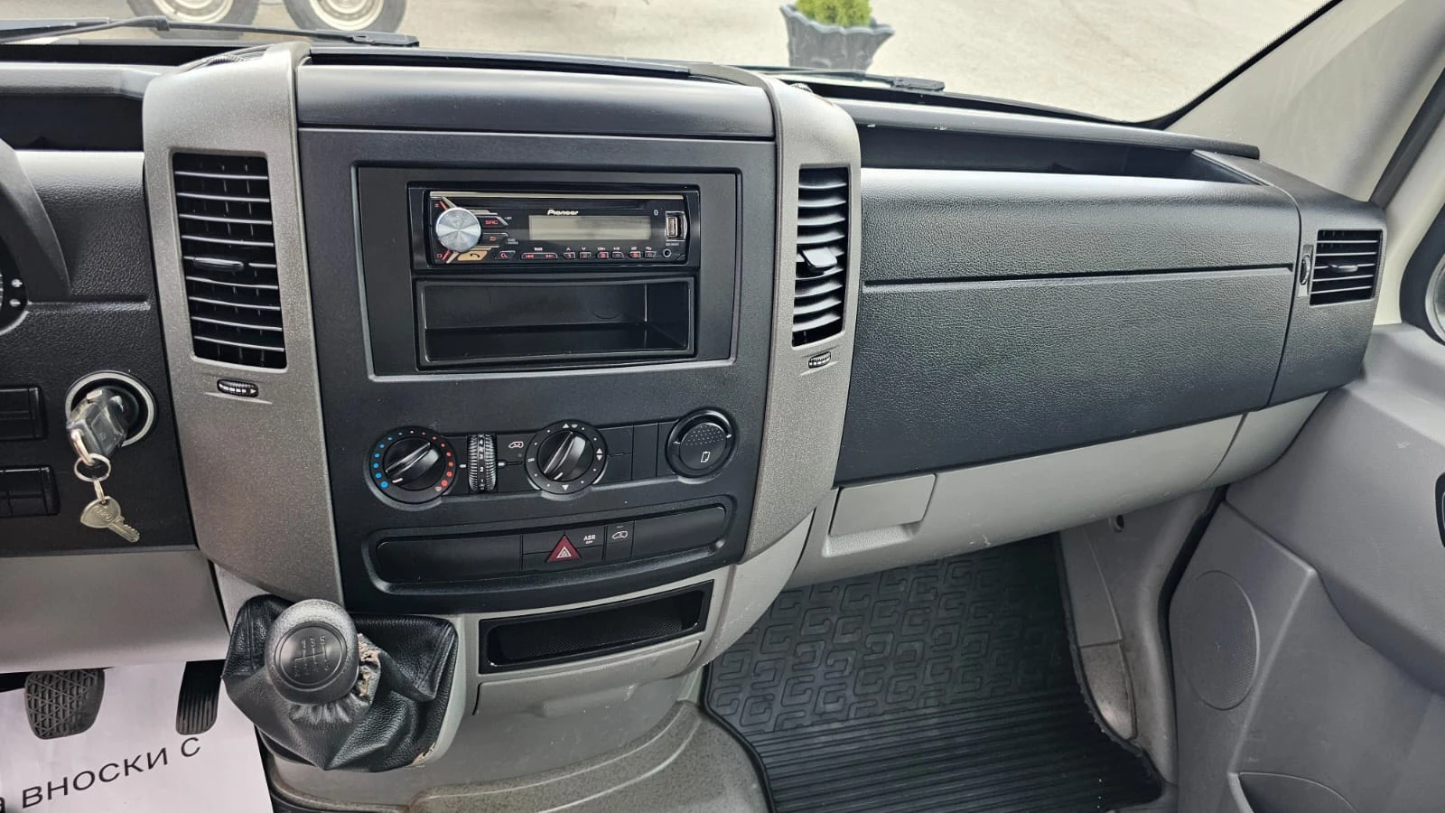 VW Crafter 2.5TDi 6SP CH-ИСТОРИЯ-ТРИСТРАНЕН-ТОП СЪСТ.-ЛИЗИНГ, снимка 10 - Бусове и автобуси - 55220085