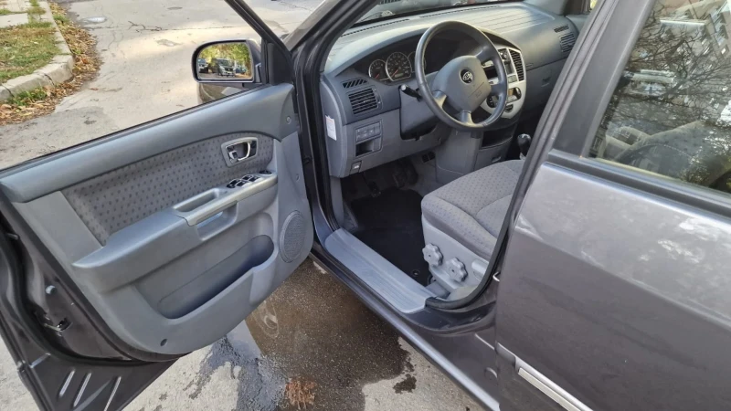 Kia Carens 2.0 Промоция , снимка 9 - Автомобили и джипове - 52848979