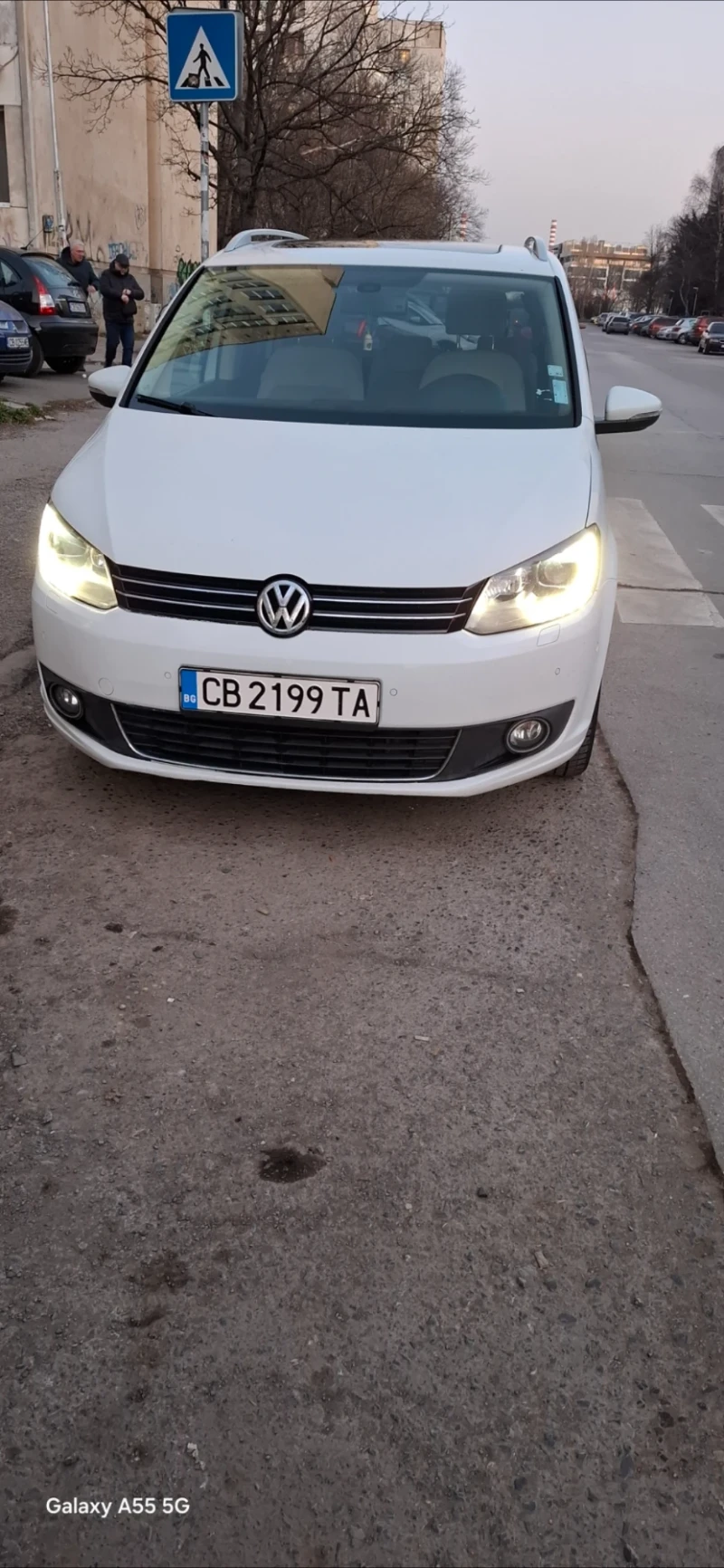 VW Touran, снимка 6 - Автомобили и джипове - 49590621