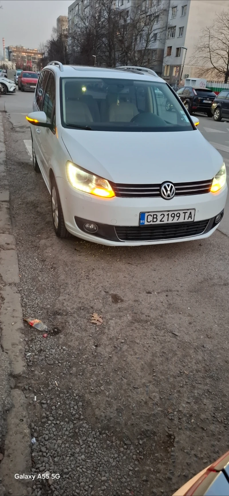 VW Touran, снимка 8 - Автомобили и джипове - 49590621