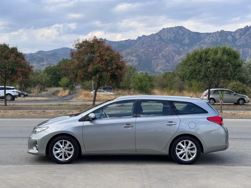 Toyota Auris 1.6i 132кс * Автоматик* , снимка 2 - Автомобили и джипове - 51461703