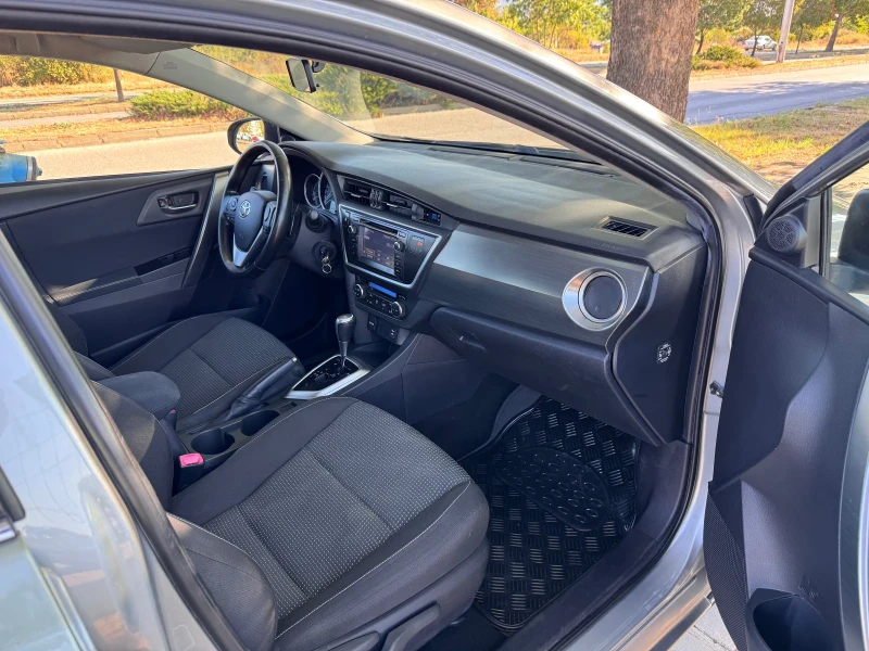 Toyota Auris 1.6i 132кс * Автоматик* , снимка 11 - Автомобили и джипове - 51461703