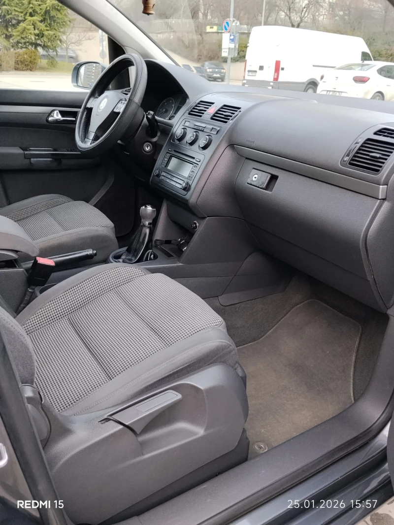 VW Touran, снимка 11 - Автомобили и джипове - 53223542