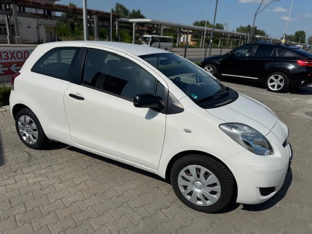 Toyota Yaris 1.0 I - изображение 5