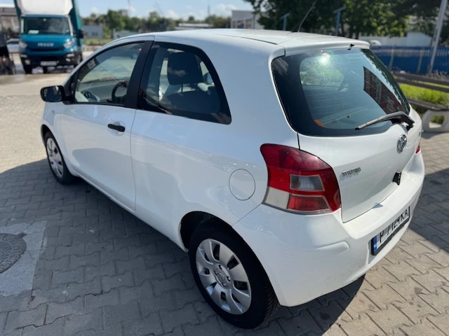 Toyota Yaris 1.0 I - изображение 7