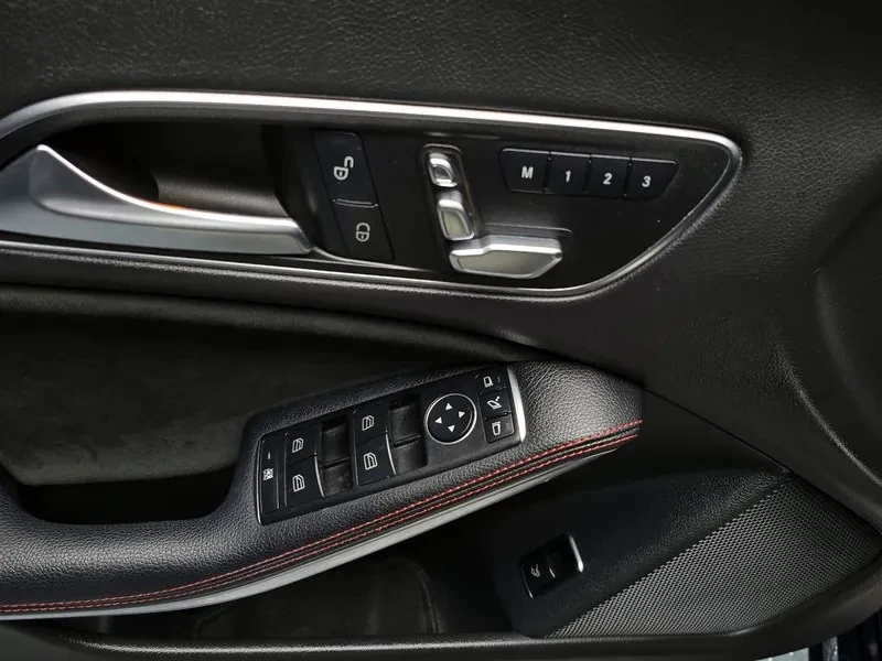 Mercedes-Benz CLA 2.5, снимка 17 - Автомобили и джипове - 54287637