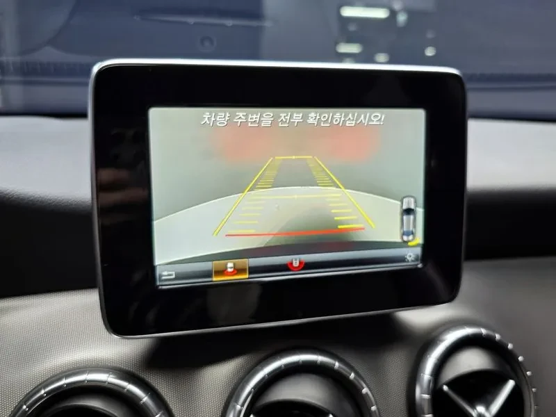 Mercedes-Benz CLA 2.5, снимка 16 - Автомобили и джипове - 54287637