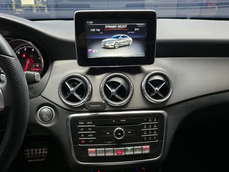 Mercedes-Benz CLA 2.5, снимка 15 - Автомобили и джипове - 54287637