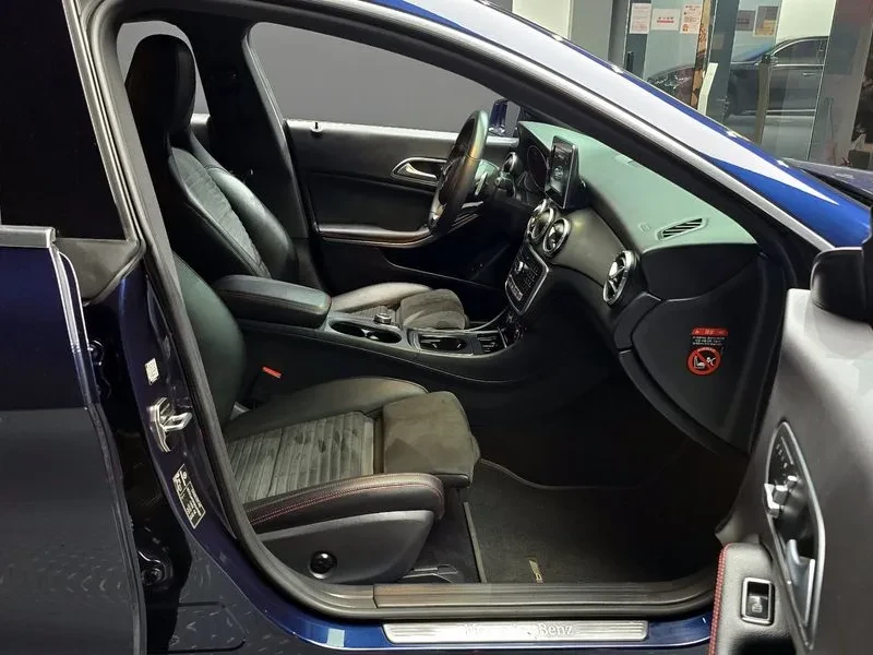 Mercedes-Benz CLA 2.5, снимка 10 - Автомобили и джипове - 54287637