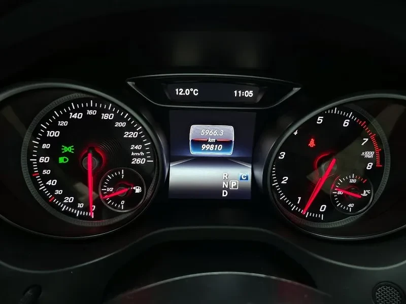 Mercedes-Benz CLA 2.5, снимка 8 - Автомобили и джипове - 54287637