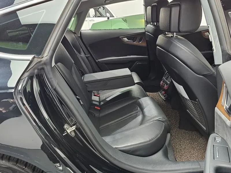 Audi A7 45 TFSI / CARFAX, снимка 13 - Автомобили и джипове - 54744858