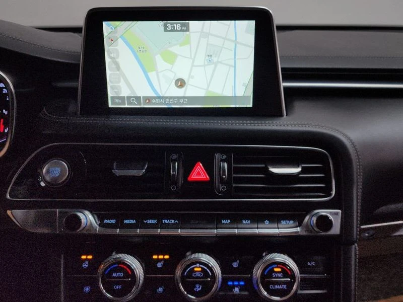 Genesis G70 2.2 Automatic, снимка 14 - Автомобили и джипове - 55598182