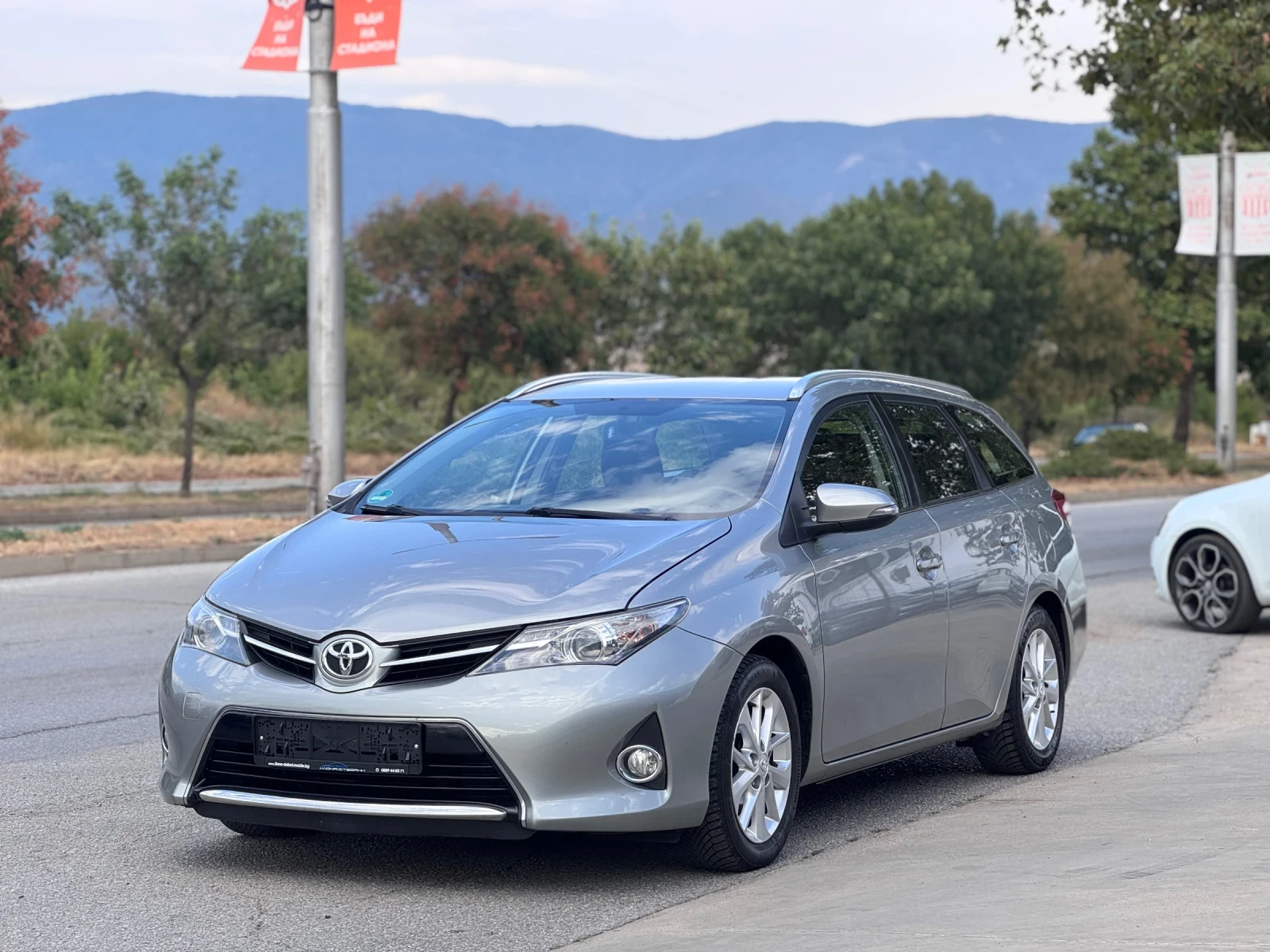 Toyota Auris 1.6i 132кс * Автоматик* , снимка 1