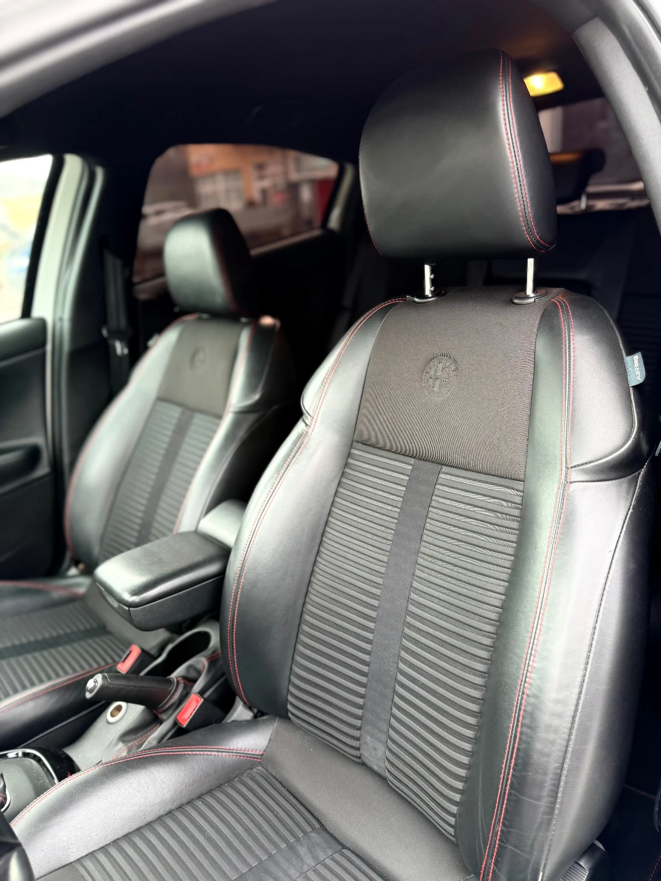 Alfa Romeo Giulietta 2.0 JTD КОЖА - изображение 8