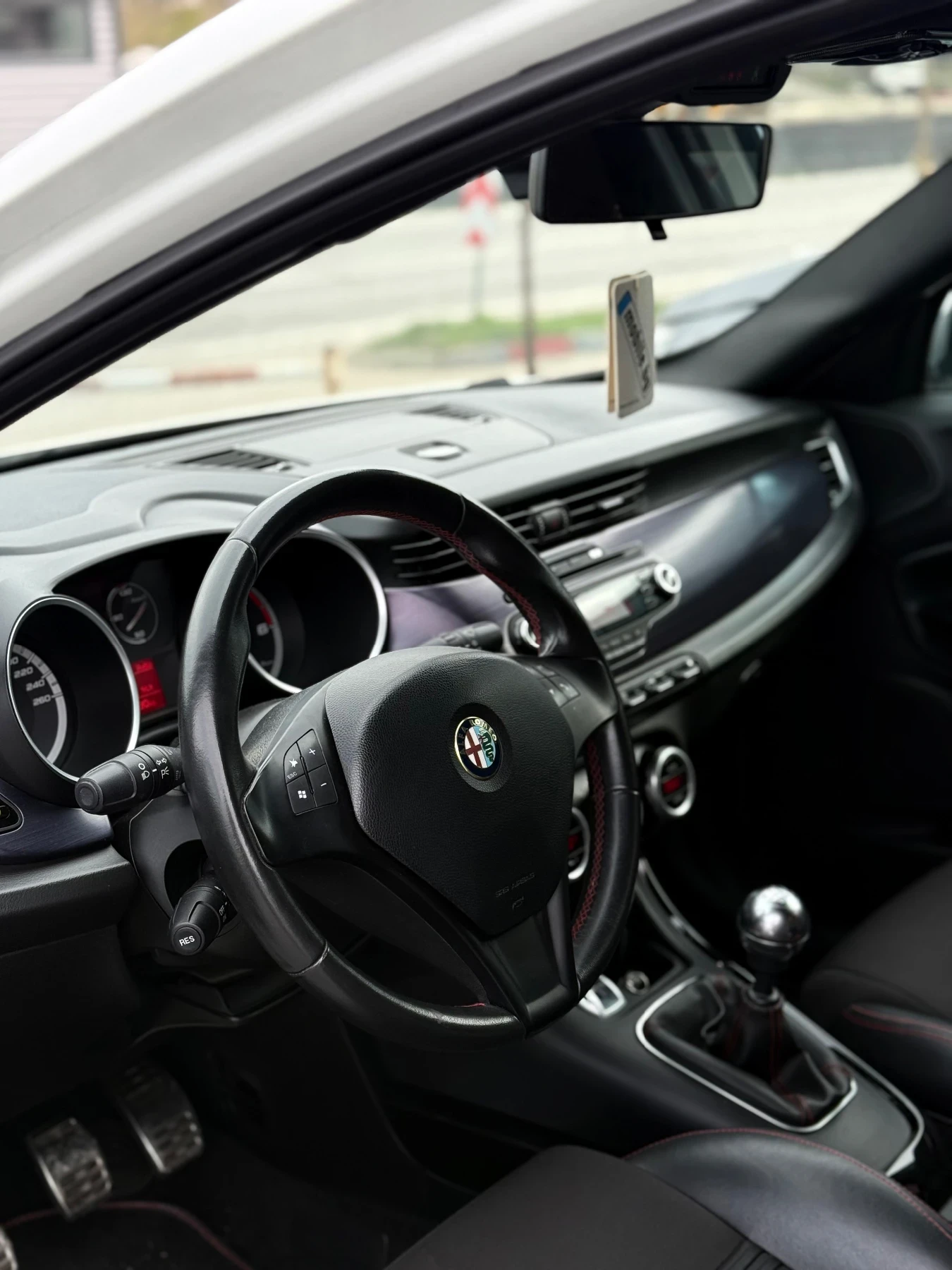 Alfa Romeo Giulietta 2.0 JTD КОЖА - изображение 6