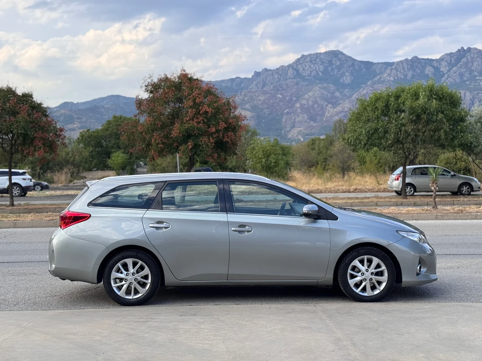 Toyota Auris 1.6i 132кс * Автоматик*  - изображение 6