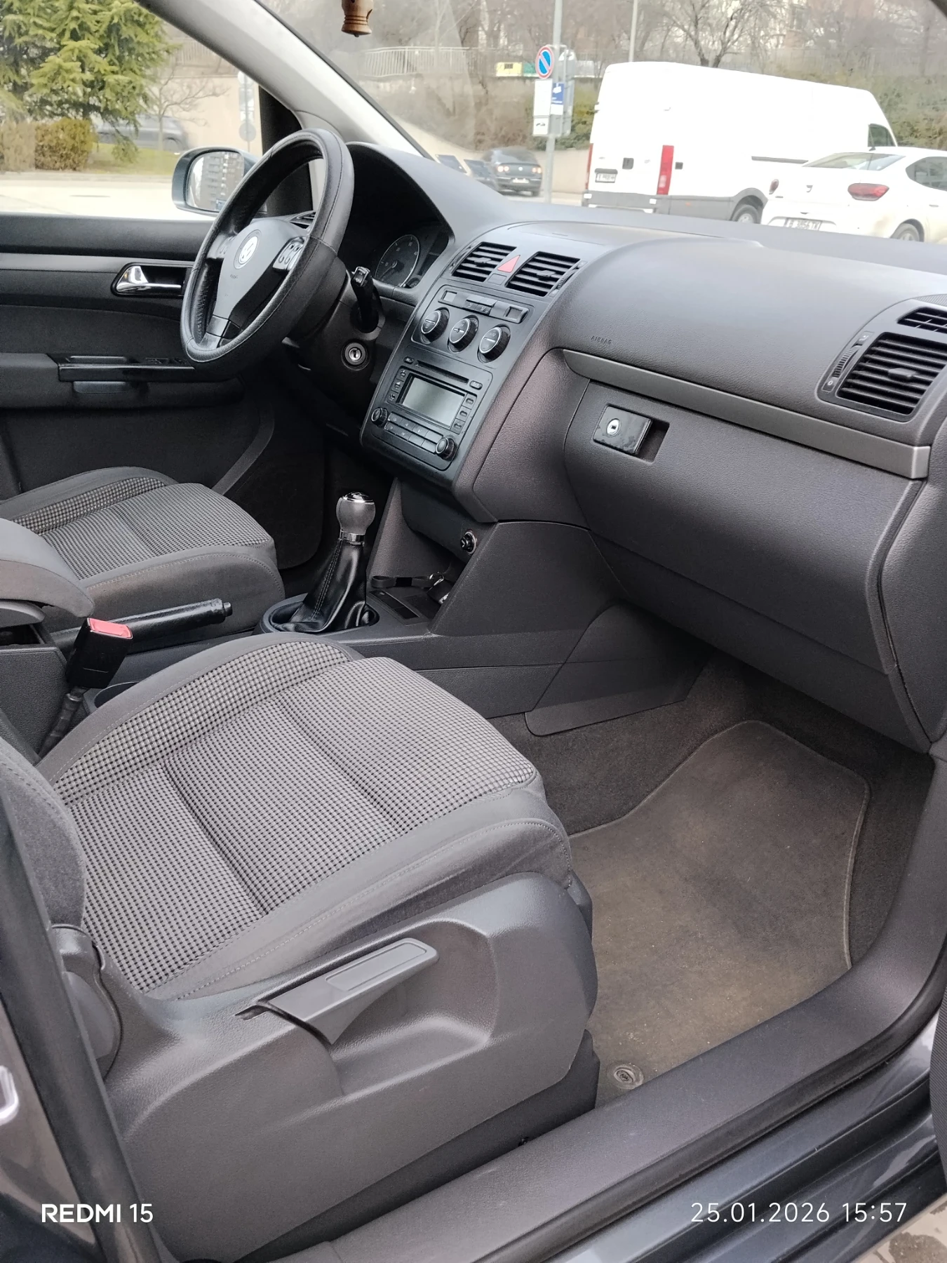 VW Touran, снимка 11 - Автомобили и джипове - 53223542