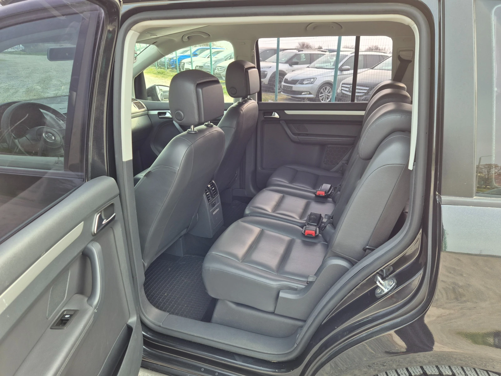 VW Touran 1.4i Фабр.Метан, снимка 12 - Автомобили и джипове - 53926727