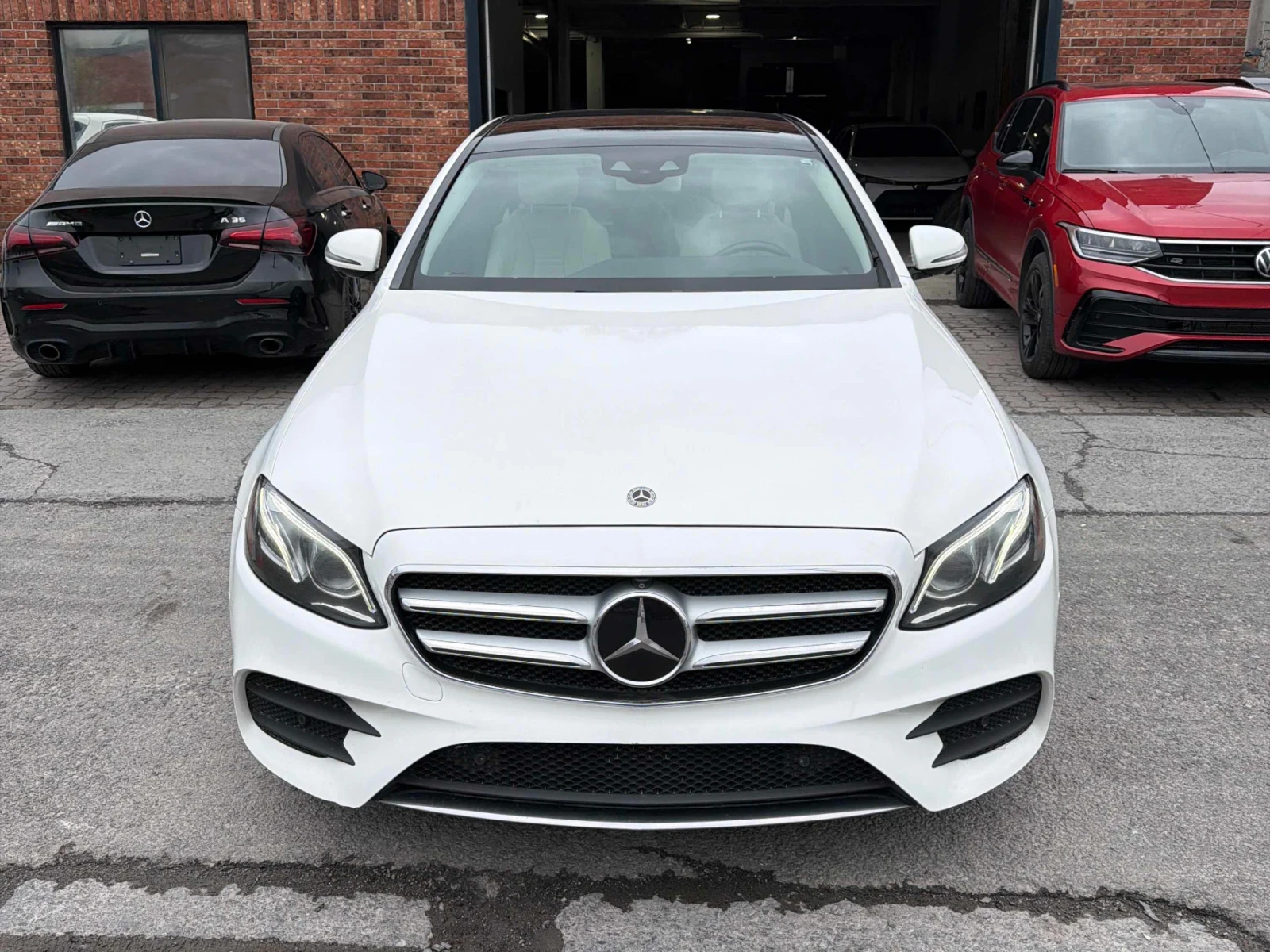 Mercedes-Benz E 400 AMG * ОБДУХВАНЕ * BURMESTER * PANO * CARFAX * , снимка 3 - Автомобили и джипове - 54396792
