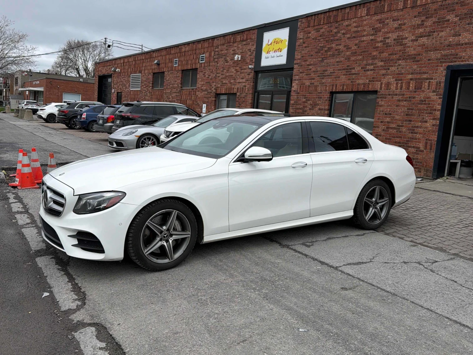 Mercedes-Benz E 400 AMG * ОБДУХВАНЕ * BURMESTER * PANO * CARFAX * , снимка 2 - Автомобили и джипове - 54396792