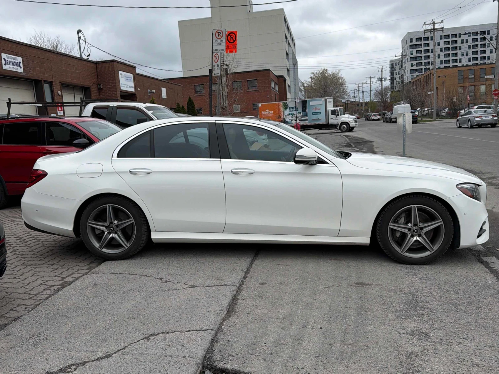 Mercedes-Benz E 400 AMG * ОБДУХВАНЕ * BURMESTER * PANO * CARFAX * , снимка 4 - Автомобили и джипове - 54396792