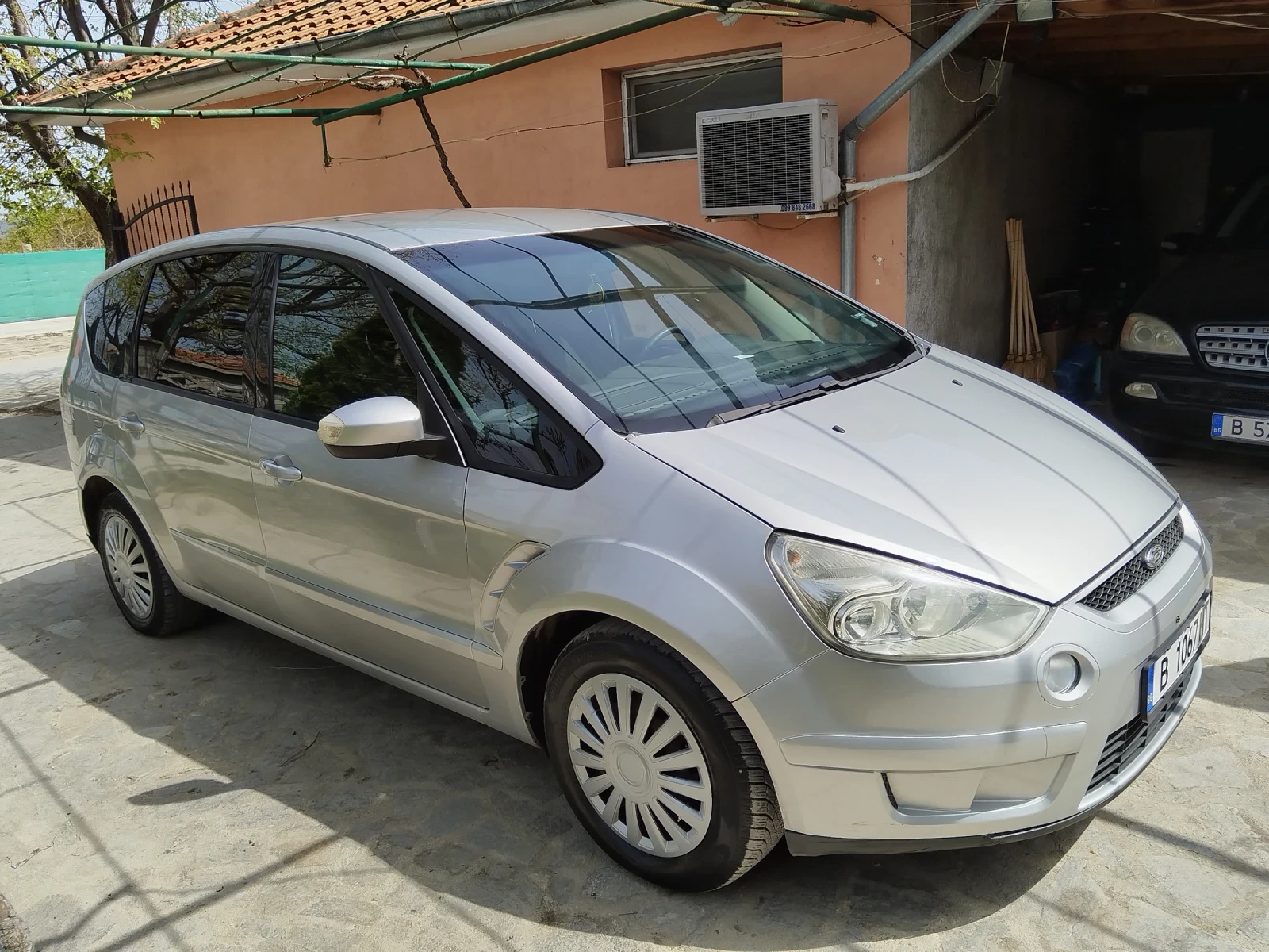 Ford S-Max 2.0TDCi, снимка 2 - Автомобили и джипове - 54443792