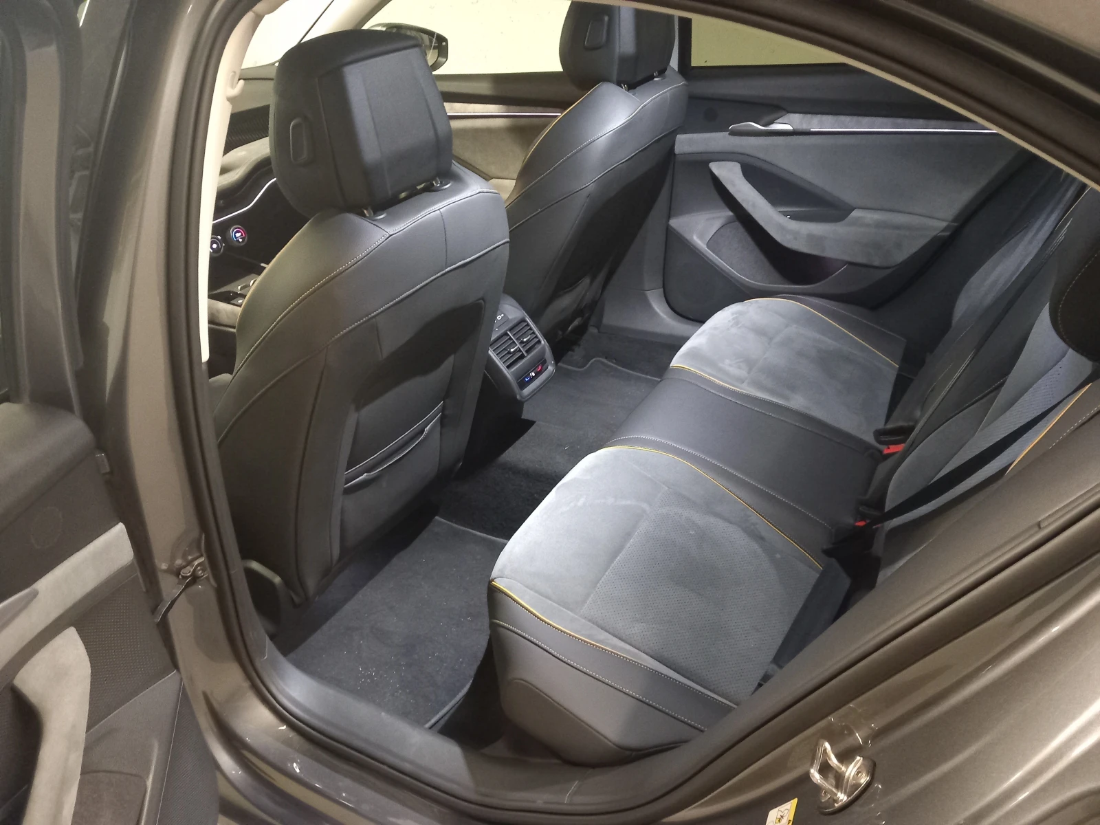 Skoda Superb 2.0TDI/4x4/7DSG, снимка 7 - Автомобили и джипове - 54748310