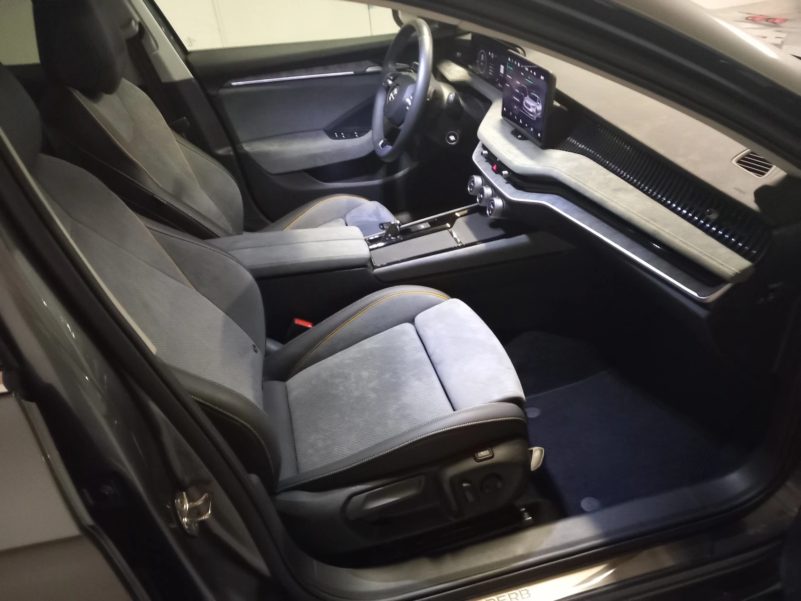 Skoda Superb 2.0TDI/4x4/7DSG, снимка 8 - Автомобили и джипове - 54748310