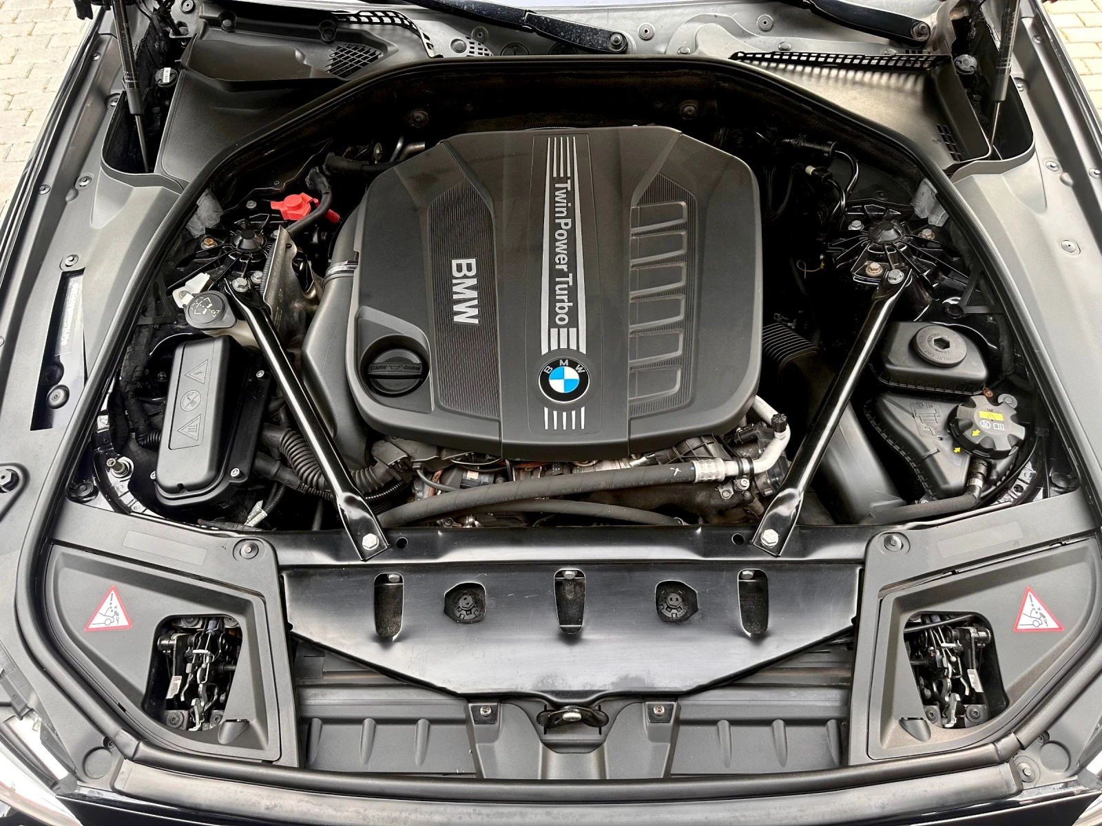 BMW 530 Facelift xdrive, снимка 11 - Автомобили и джипове - 54769018