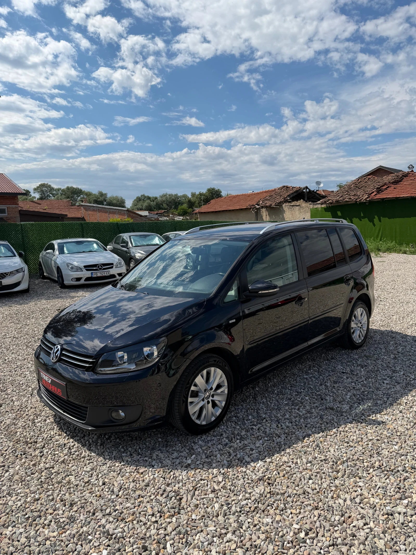VW Touran 2.0TDi / Подгрев / Самопаркиране, снимка 2 - Автомобили и джипове - 55273149