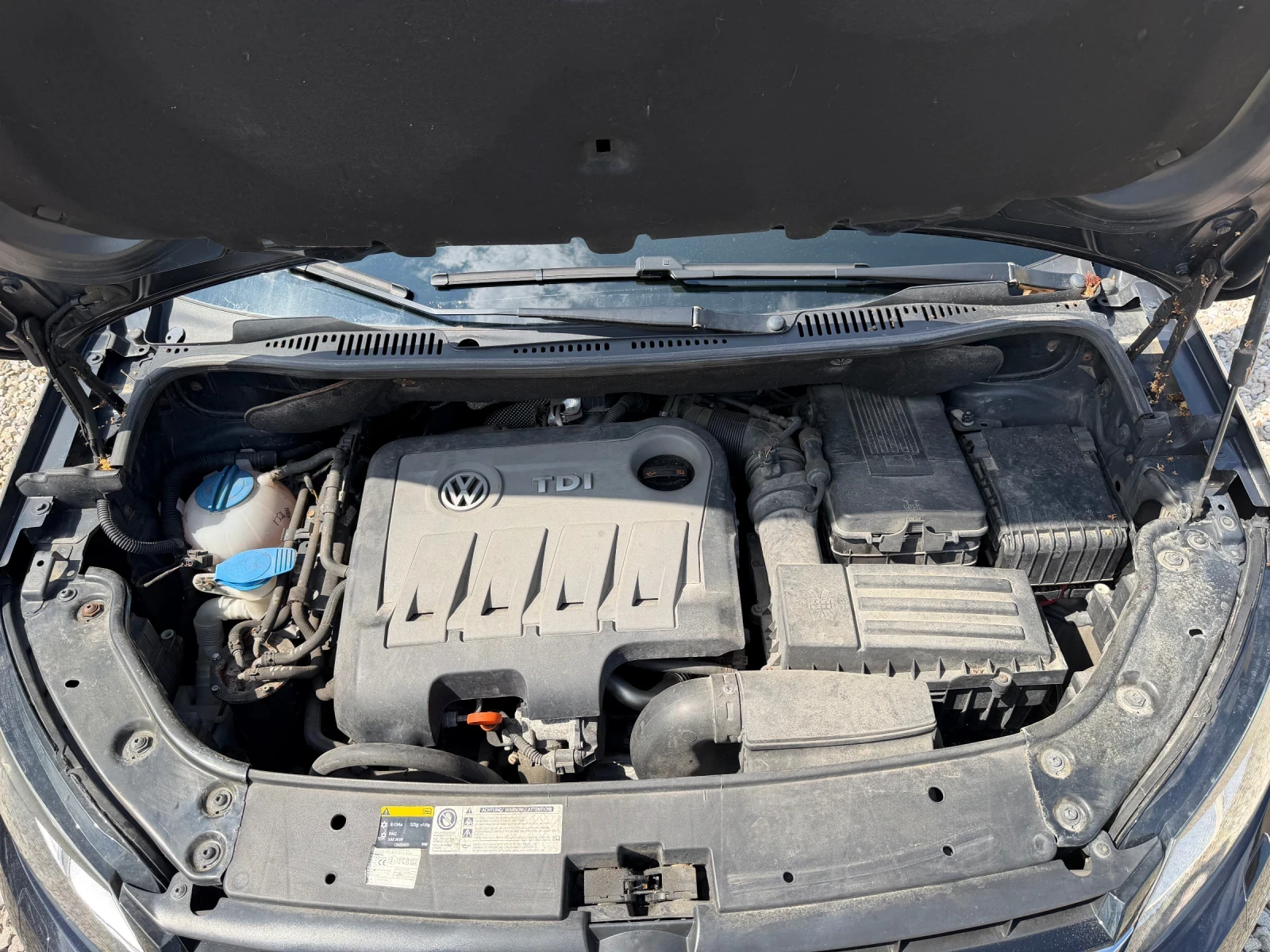 VW Touran 2.0TDi / Подгрев / Самопаркиране, снимка 13 - Автомобили и джипове - 55273149