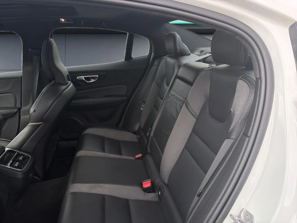 Volvo S60 2.0 B5 R-Design AWD, снимка 10 - Автомобили и джипове - 56116231