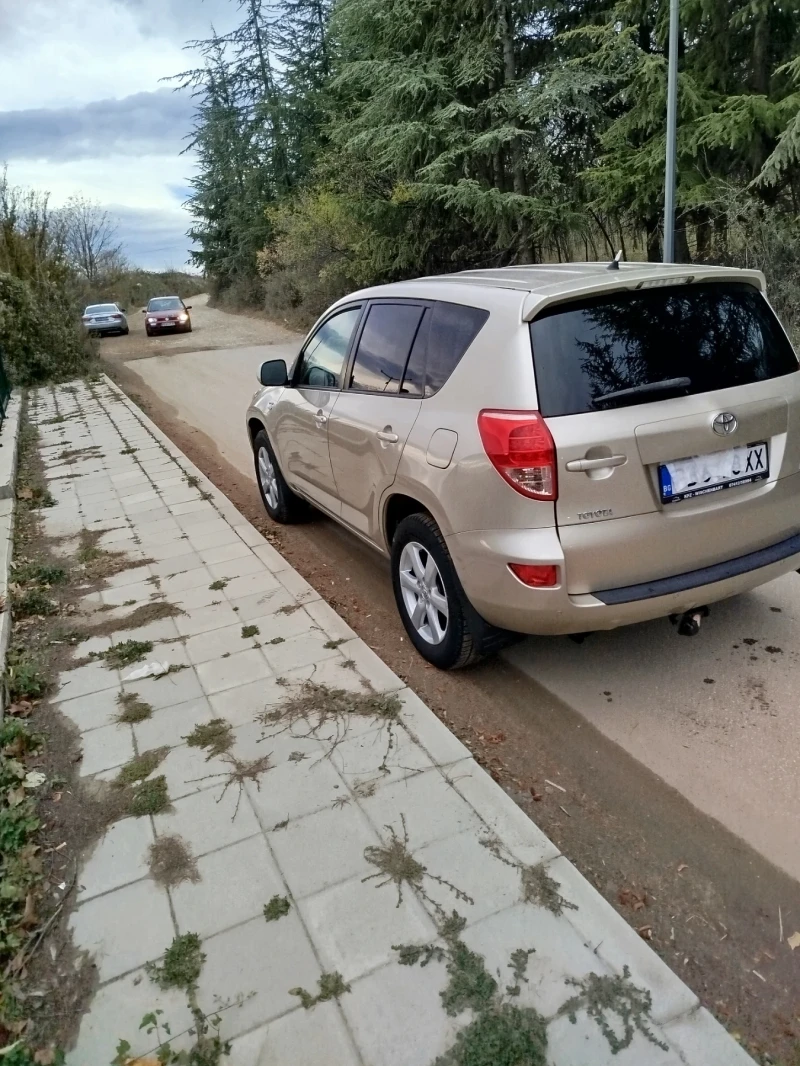 Toyota Rav4 2.2, снимка 2 - Автомобили и джипове - 49064354