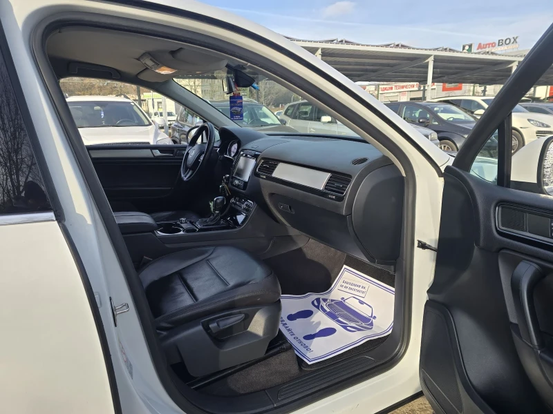 VW Touareg 3.0TDI 245к.с 4х4 Топ състояние , снимка 13 - Автомобили и джипове - 52627697