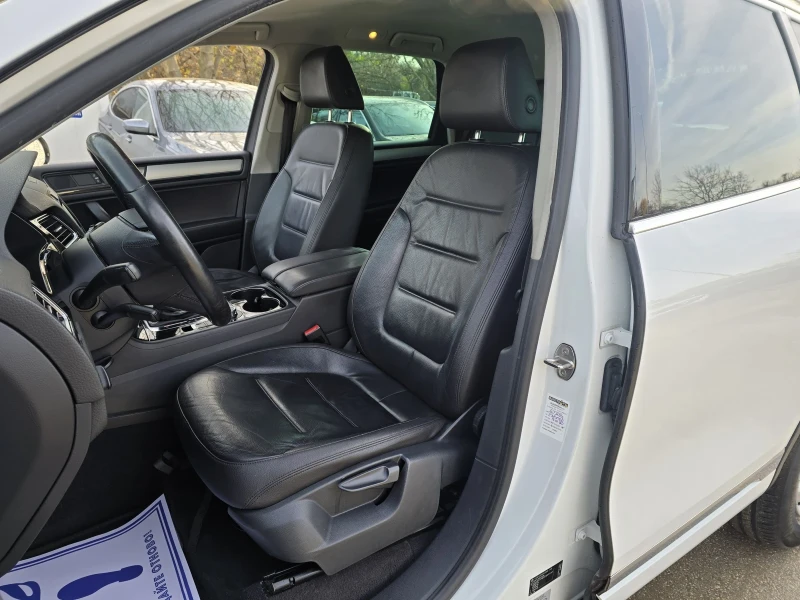 VW Touareg 3.0TDI 245к.с 4х4 Топ състояние , снимка 9 - Автомобили и джипове - 52627697