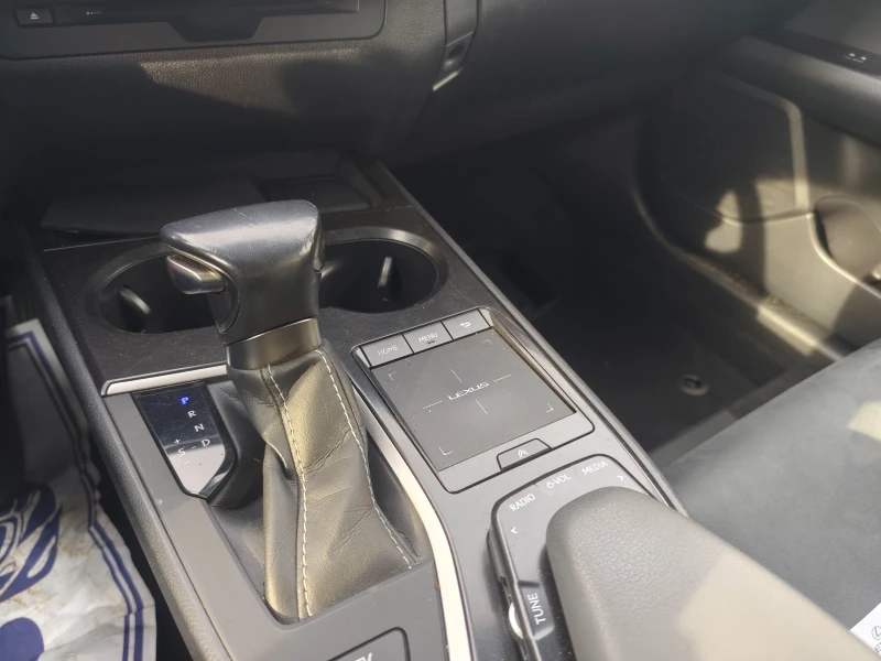 Lexus UX 250h 2.0 184к.с Хибрид във Гаранция , снимка 12 - Автомобили и джипове - 53417899