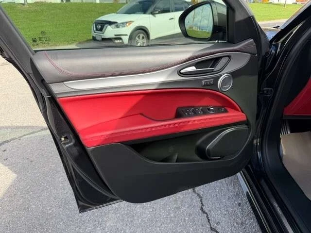 Alfa Romeo Stelvio * CARFAX * БЕЗ ПЪРВОНАЧАЛНА ВНОСКА, снимка 11 - Автомобили и джипове - 53279188