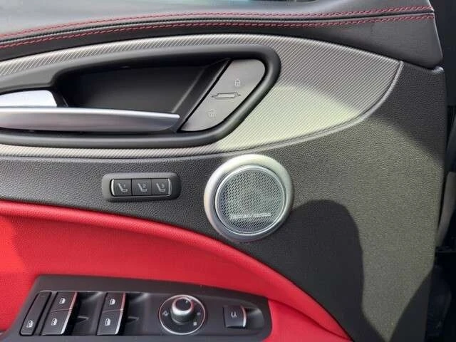 Alfa Romeo Stelvio * CARFAX * БЕЗ ПЪРВОНАЧАЛНА ВНОСКА, снимка 17 - Автомобили и джипове - 53279188