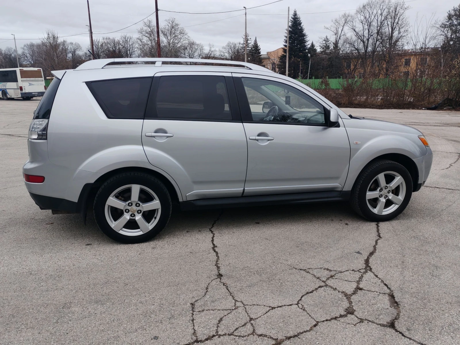 Mitsubishi Outlander 2.4i GAZ 4X4 7+ 1M 2009G - изображение 7