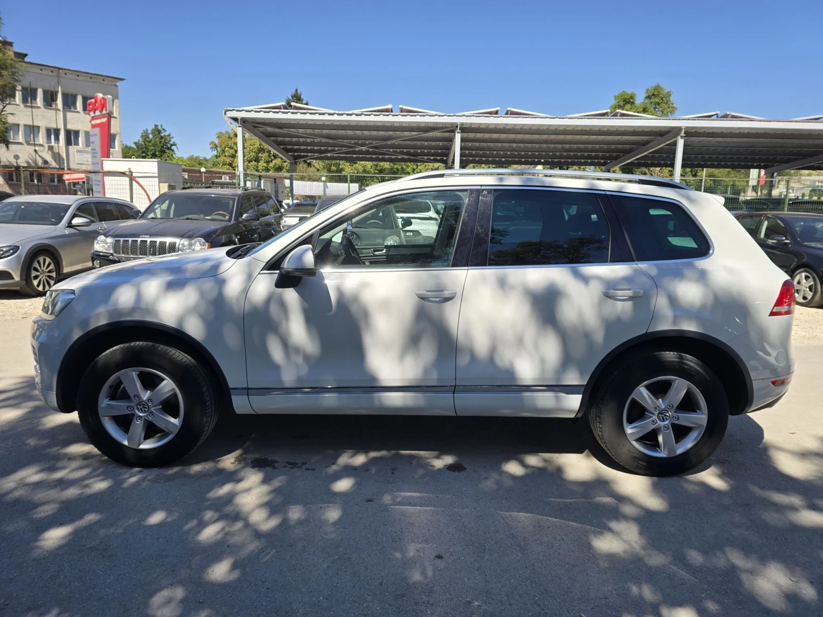 VW Touareg 3.0TDI 245к.с 4х4 Топ състояние , снимка 7 - Автомобили и джипове - 52627697