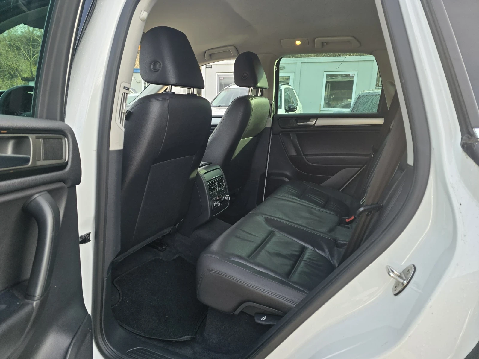 VW Touareg 3.0TDI 245. 44    | Mobile.bg   11