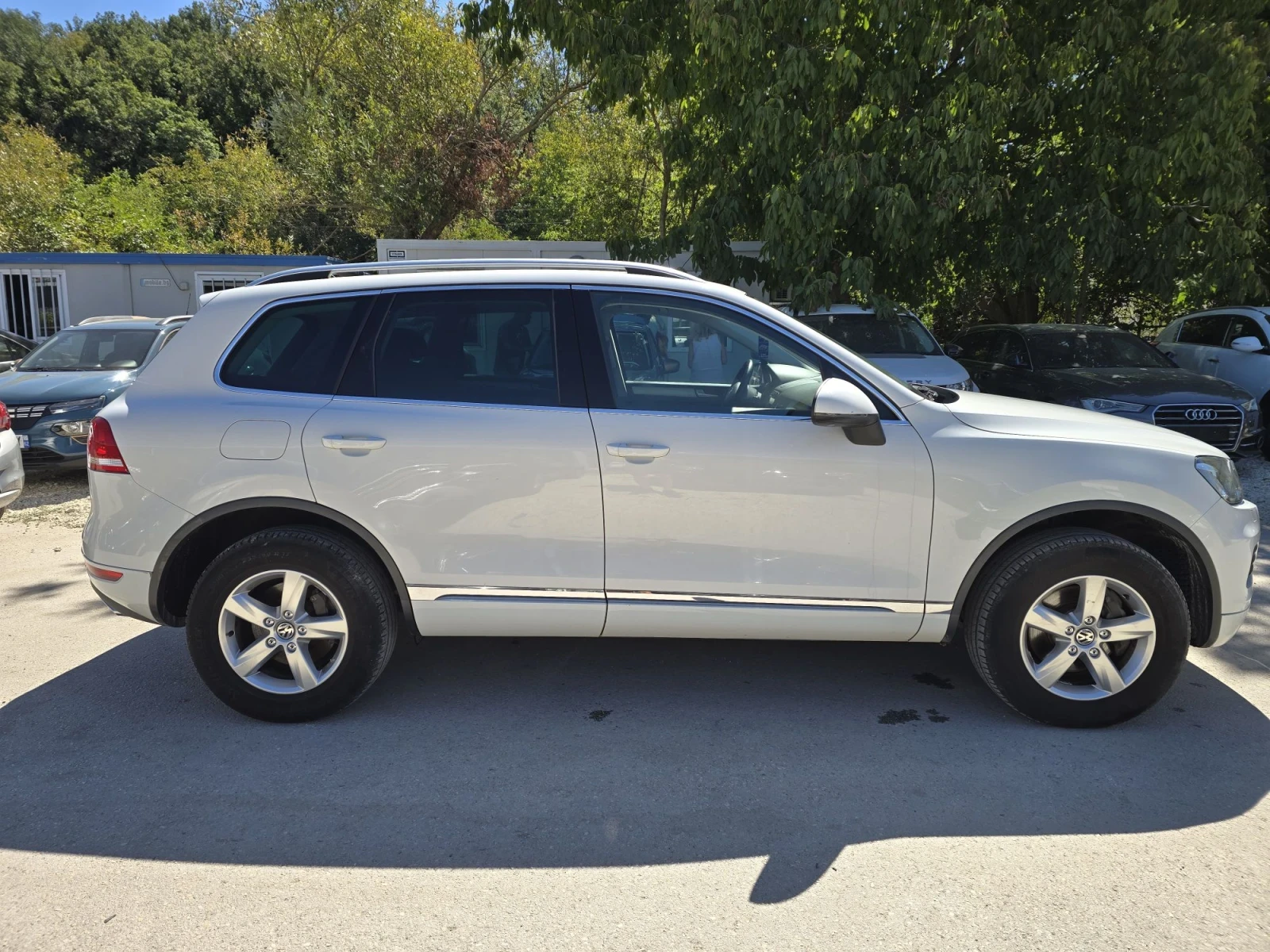 VW Touareg 3.0TDI 245к.с 4х4 Топ състояние , снимка 8 - Автомобили и джипове - 52627697