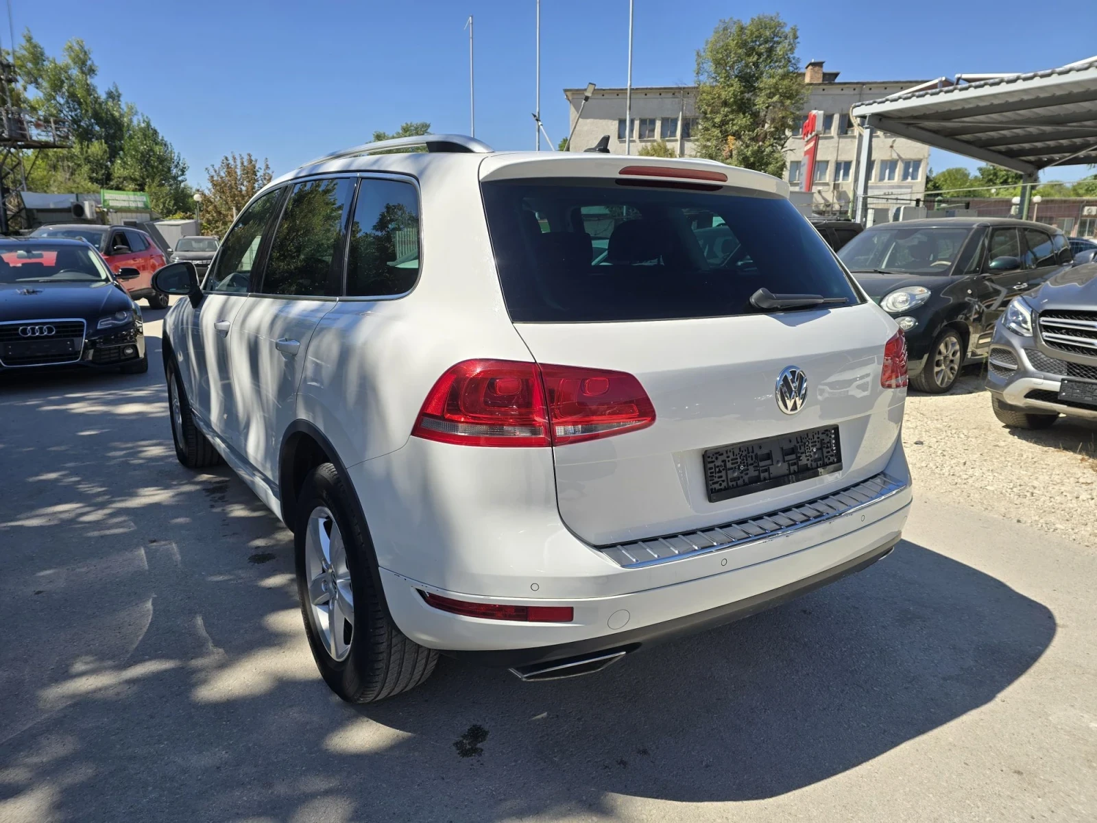 VW Touareg 3.0TDI 245к.с 4х4 Топ състояние , снимка 3 - Автомобили и джипове - 52627697