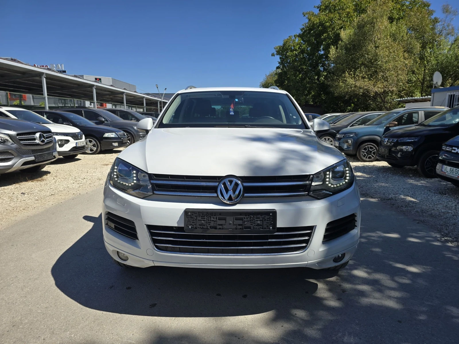 VW Touareg 3.0TDI 245к.с 4х4 Топ състояние , снимка 5 - Автомобили и джипове - 52627697